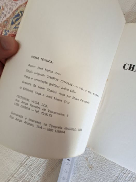 livro português sobre o cineasta Charles Chaplin