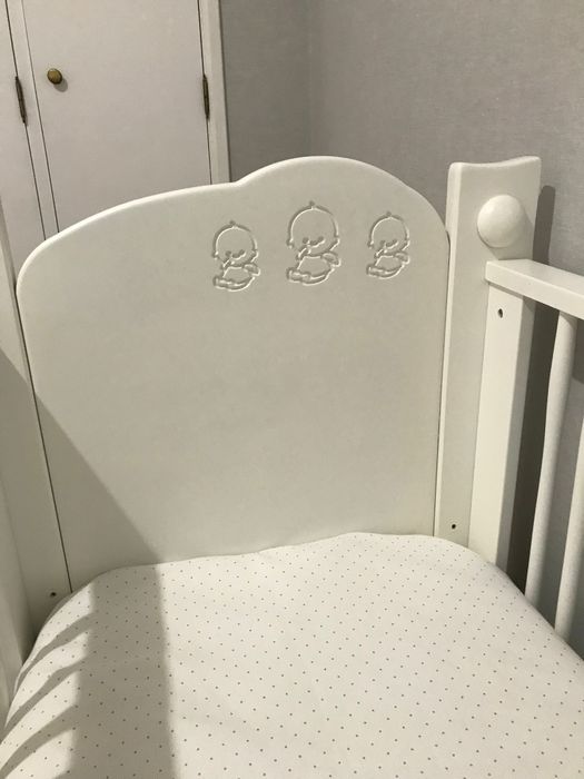 Berço lacado + colchão