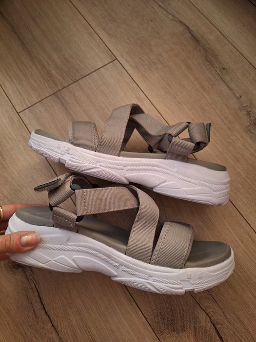 Sandaly damskie 39 jak nowe