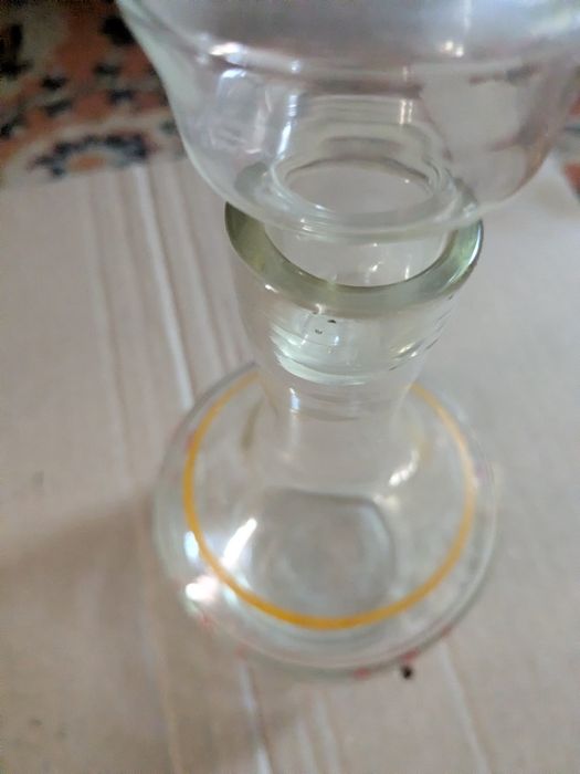 Невеликий графін та чарки