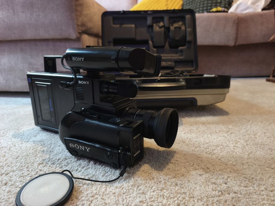 Vintage Sony CCD-V8AF 8mm Video Camera Recorder with Hard Case64739753466242122