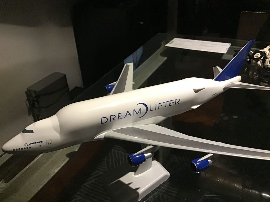 Boeing 747 Dream Lifter 1:200