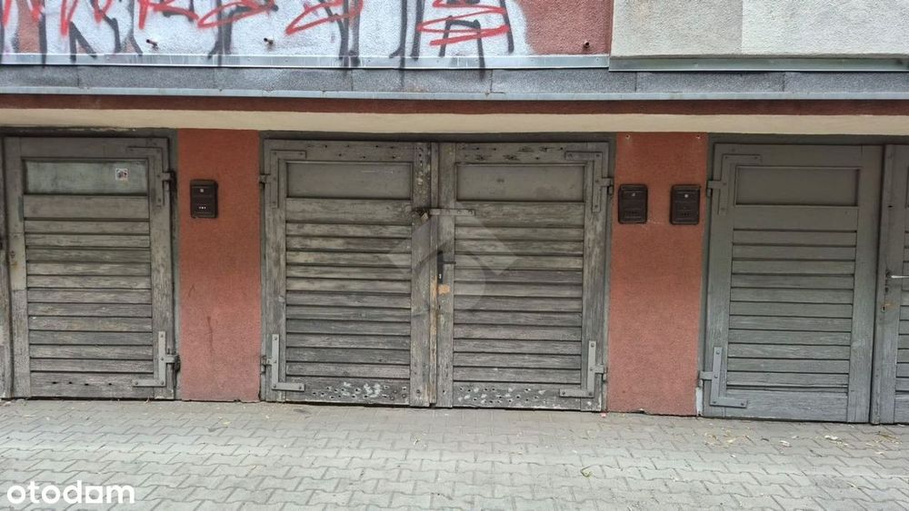 Garaż w bryle budynku - Widok 2