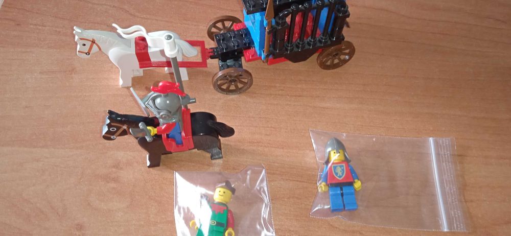 Lego Castle  6042 Dungeon Hunters Forestman