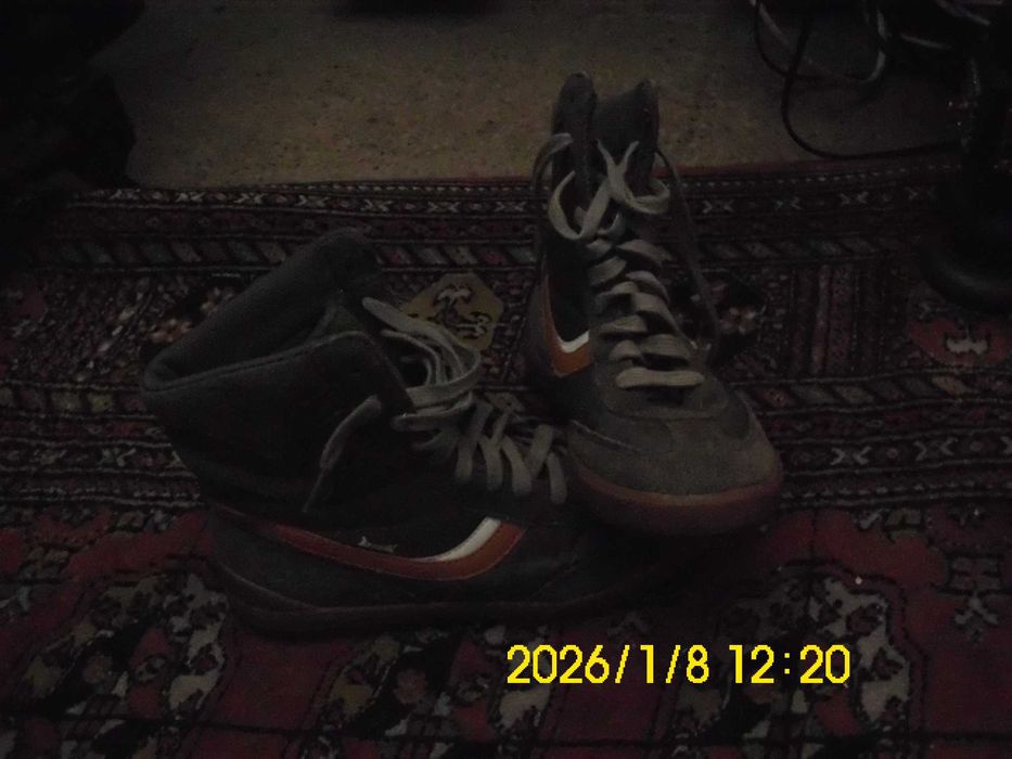 Sapatilhas de marca originais, impecaveis , APENAS 15