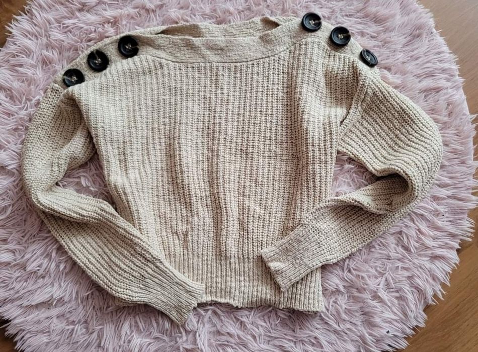 Beżowy sweter krótki