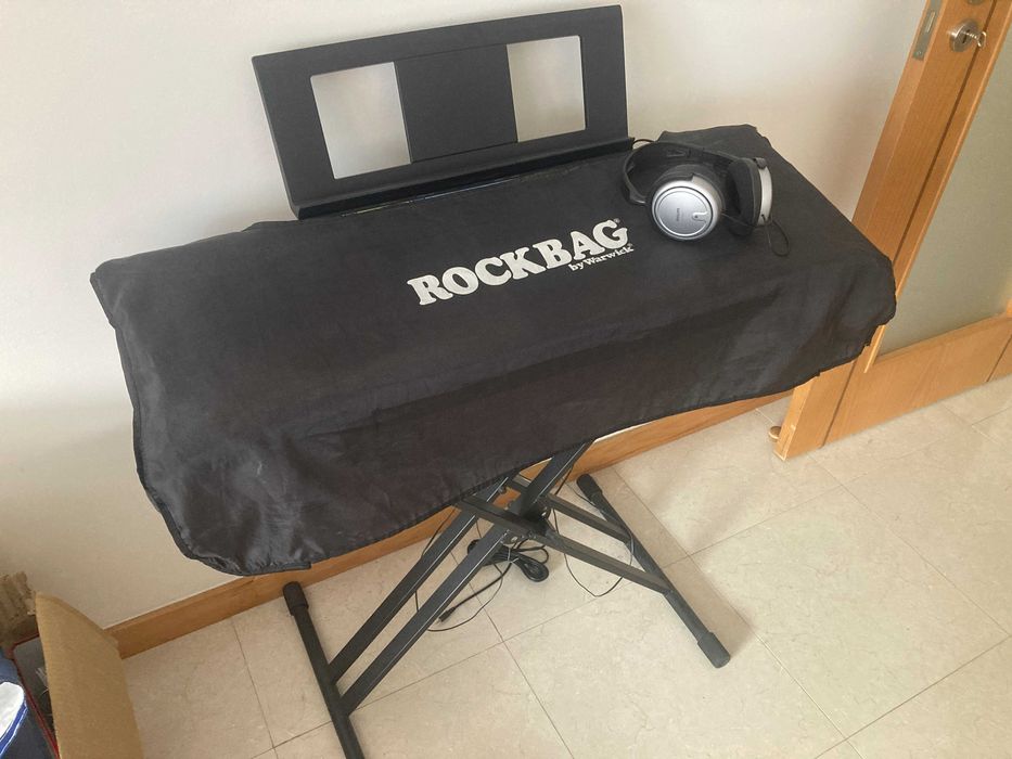 Teclado Yamaha PSR-E243, para a tua carreira ou karaoke em casa!
