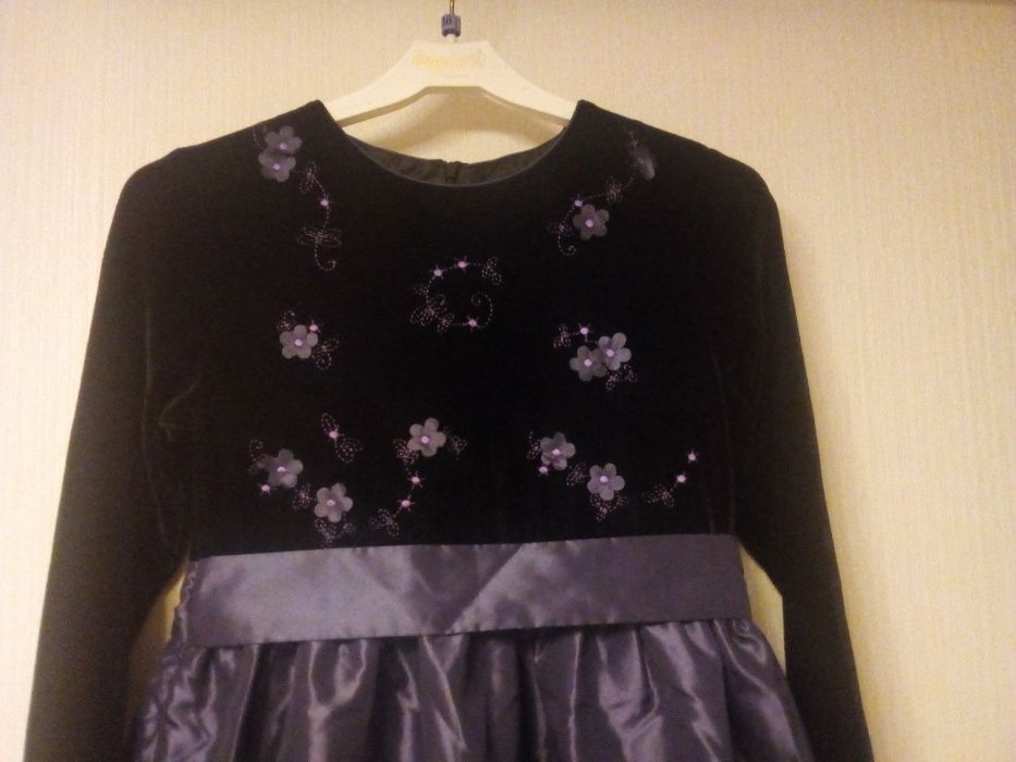 Sukienka dziewczęca 140 cm ze spódnicą z tafty elegancka