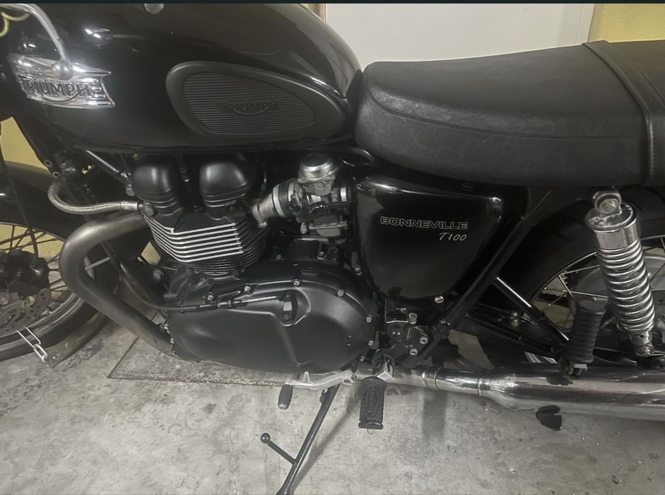 Triumpf  T100 Bonneville