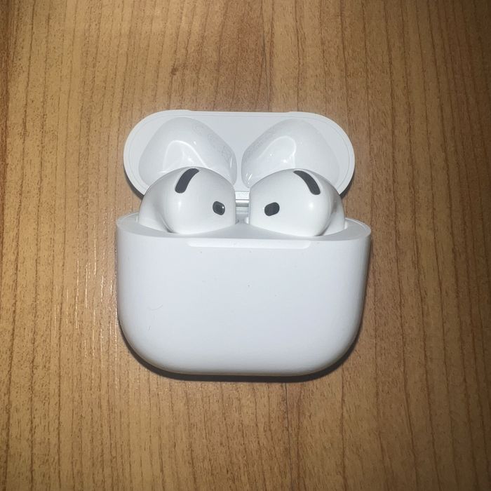 Apple AirPods 4 com Cancelamento Ativo de Ruído