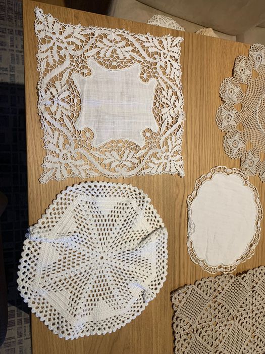 Peças soltas de artesanato feitas em renda