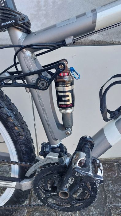 Bicicleta BTT Focus suspensão total