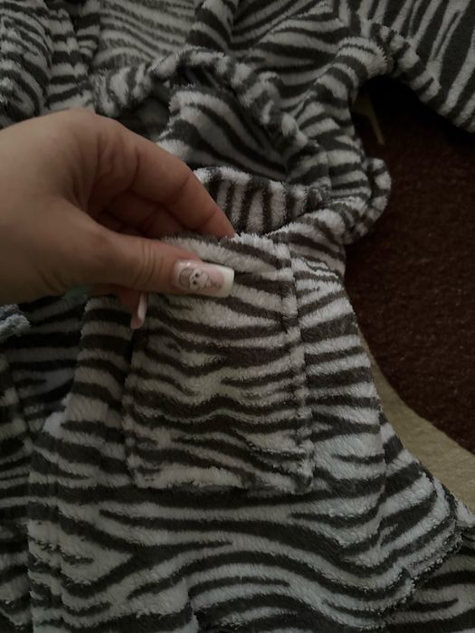 Szlafrok dla chłopca z kapturem i kieszeniami miś w paski zebra