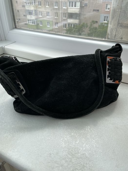 Замшевая сумка середнього розміру з металевими накладками