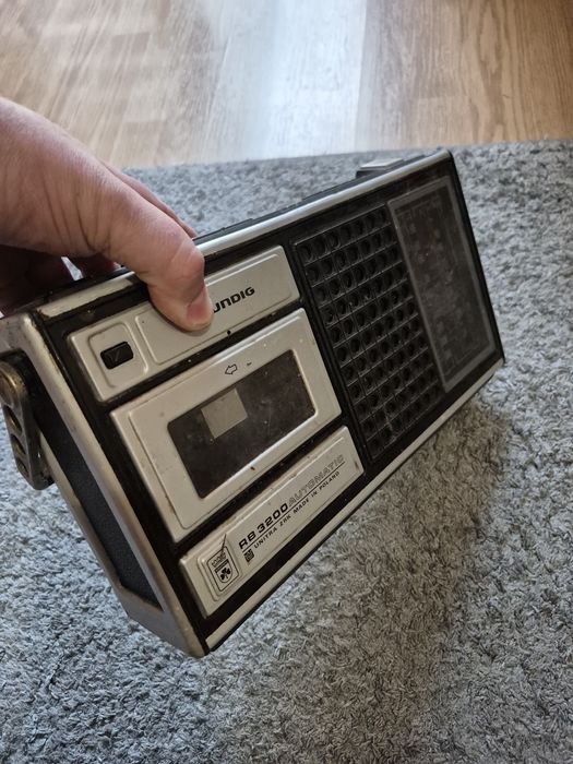 Radio  Grundig  działa coś