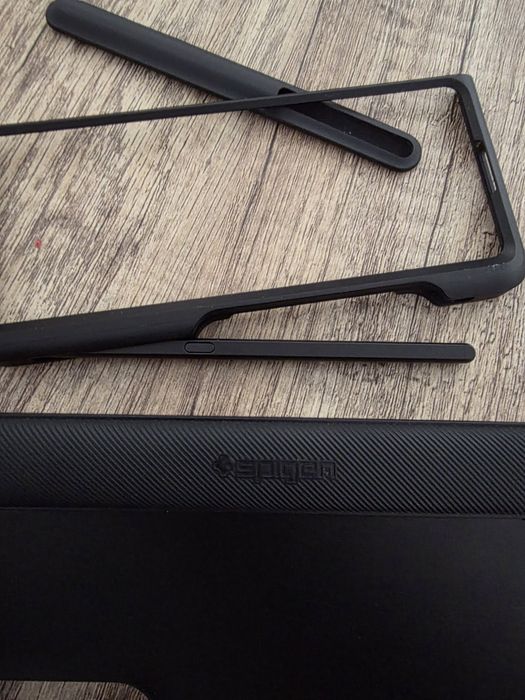 Capa Spigen Z Fold 5 com Caneta