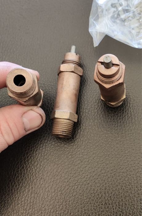 Клапан сброса воздуха в ресивер МТЗ, ЮМЗ , Т-150