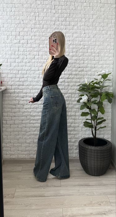 Стильні жіночі весняні джинси. Жіночі джинси палаццо. Широкі джинси