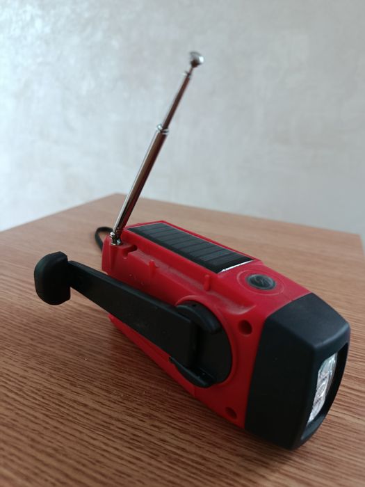 Радіо радіоприймач ліхтарик зарядна станція динамо