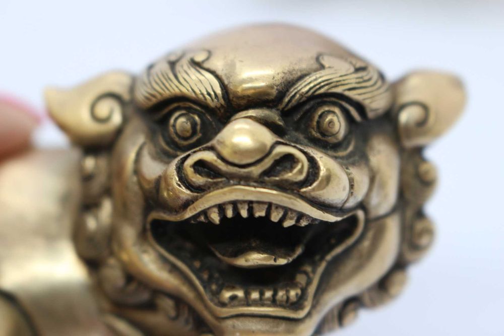 Par de estátuas de Leão / Cão Foo em bronze maciço chinesas XIX