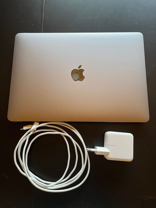 MacBook Air. 16GB memória, 250GB disco