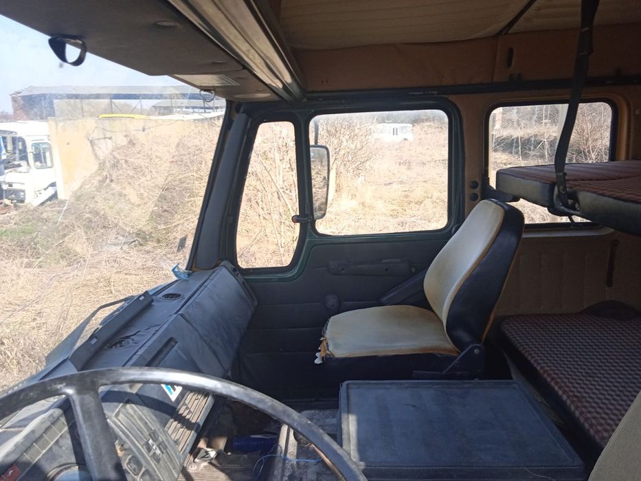 Вантажівка мерседес 1213