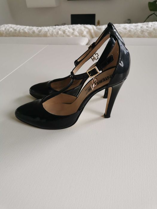 Sprzedam buty na obcasie Intershoe