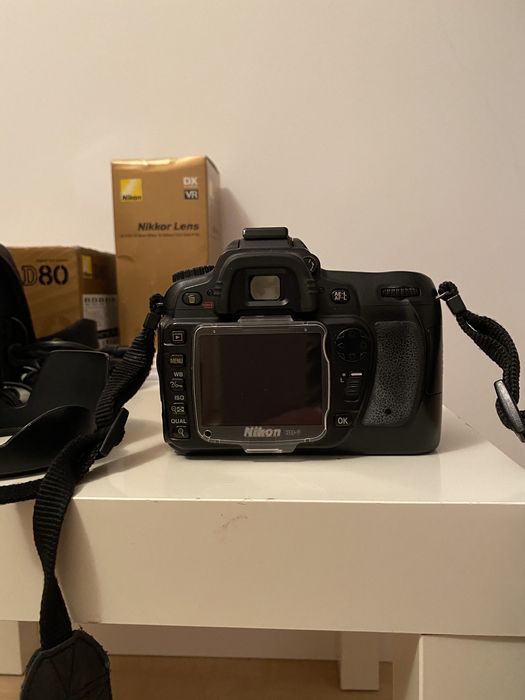 Obiektyw Nikkor AF-S DX VR 18-200 mm f/3.5-5.6G plus body i dodatki