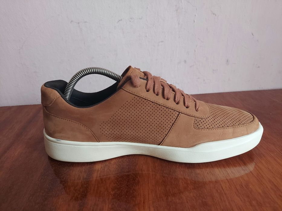 Кроссовки фірми Cole Haan ecco оригінал 

Розмір по бірці: 9 M

Замір