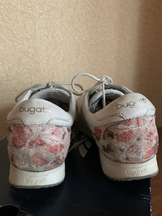 Жиночі кросівки BUGATTI