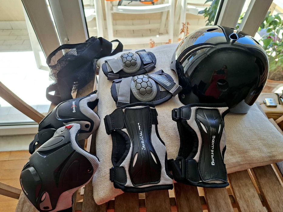 Capacete e protecçao de joelhos, cotovelos e maos