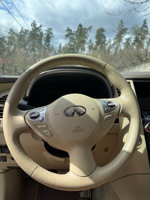 Продам Infiniti fx35