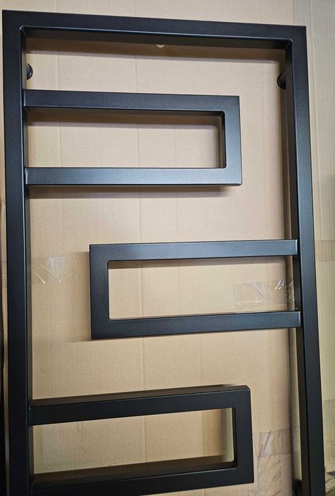 Grzejnik łazienkowy dekoracyjny 94x53cm, podłączenie 50cm czarny mat