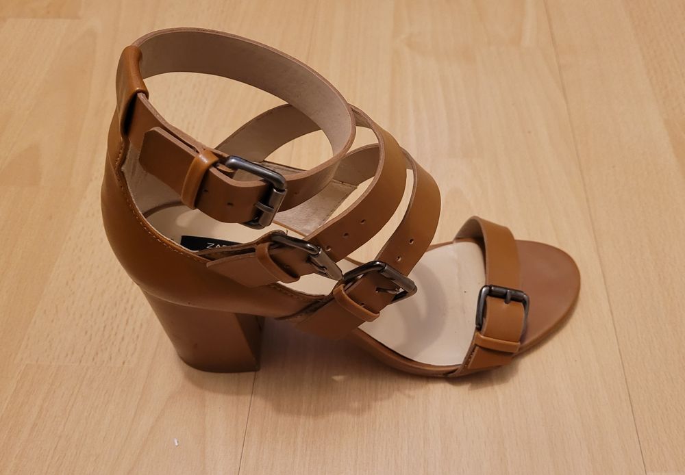 Buty na obcasie sandały brązowe Zara Basic r. 38