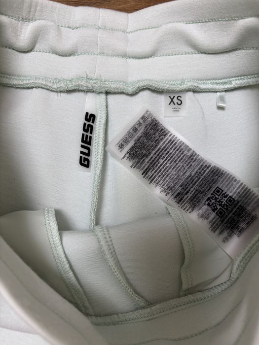 Продам фірмовий костюм Guess S розмір