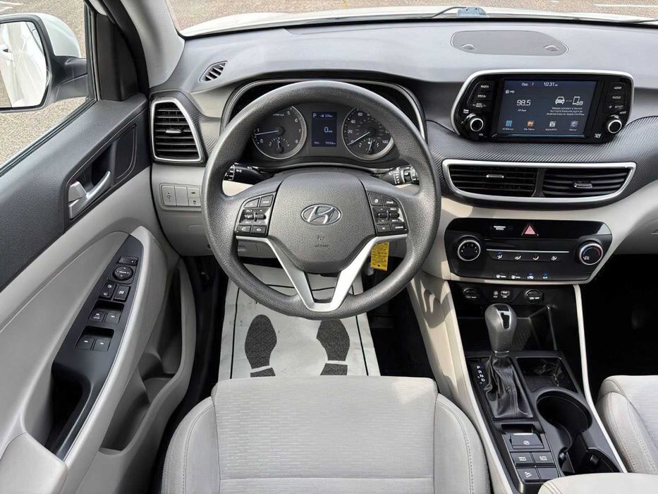 Hyundai Tucson SE      2019