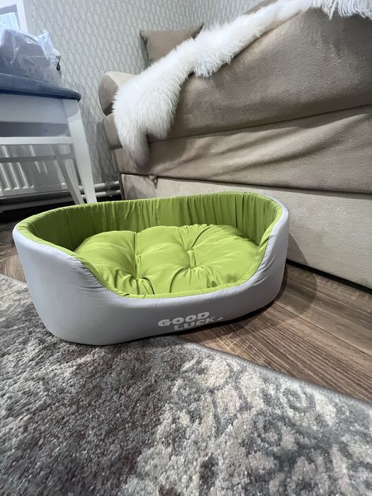 Лежанка для собак та котів.