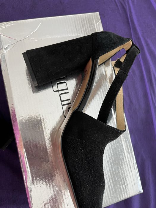 Продам босоніжки замшеві