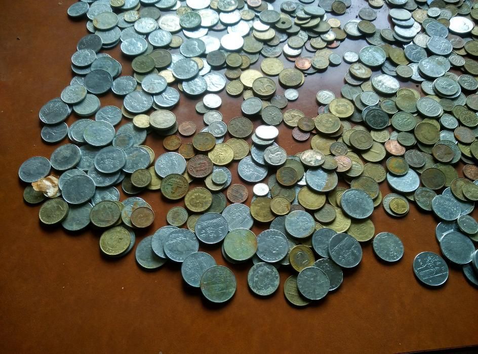 moedas de várias nacionalidades