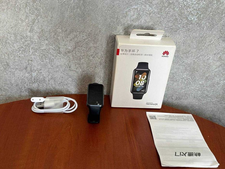 Продам годинник Huawei Band 7 в Хорошому стані є скол на екрані