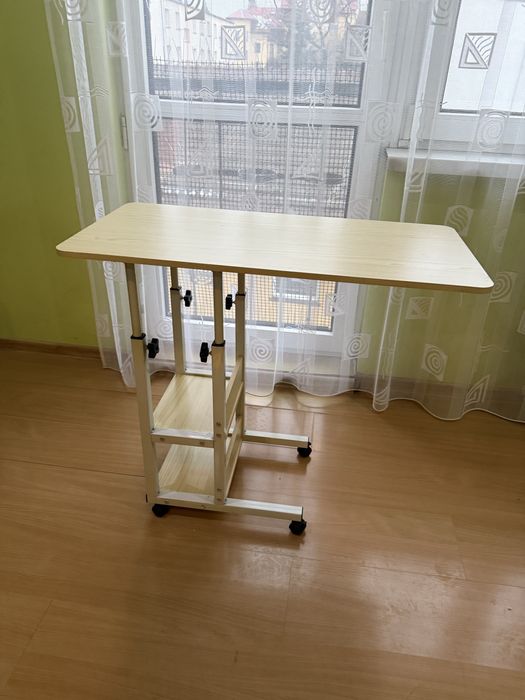 Stolik przy łóżkowy