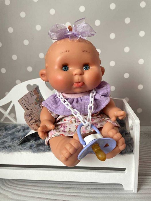 Пупсы ванильные Нинес пупс ванільний закриває очі Nines d'Onil 26 см