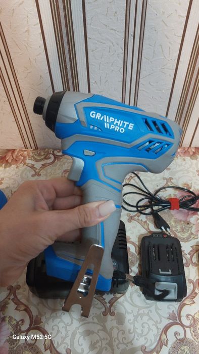Шруповерт Graphite Pro 59GP402 Польща
