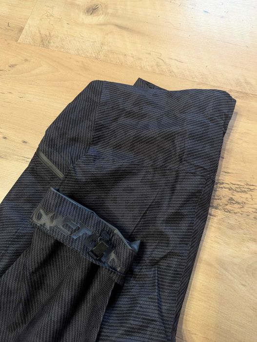 Spodnie męskie techniczne Adidas Terrex Techrock dry rain pants 32 L