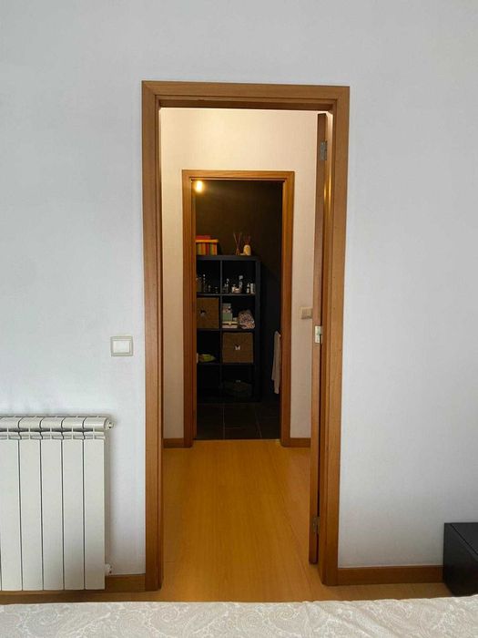 Apartamento T2 com suite casa de banho privada e quarto de vestir