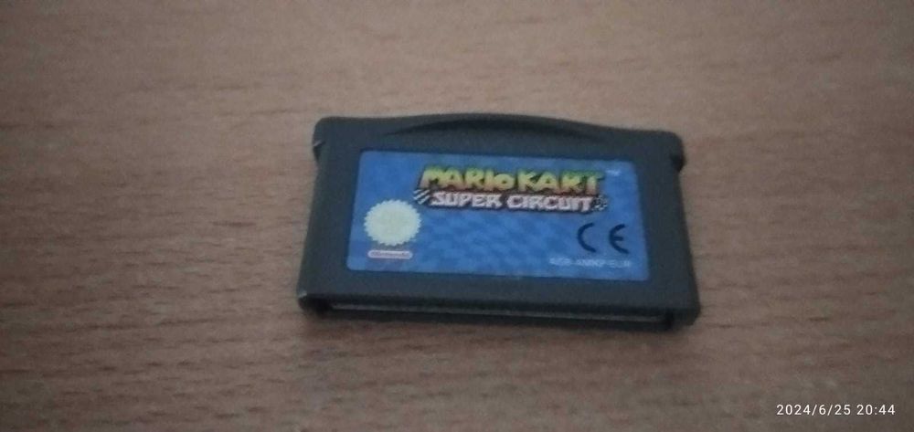 Gameboy Advance + 1 jogo Mario Kart super circuit