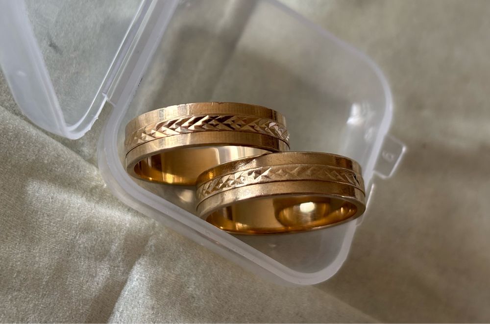 Złote obrączki ślubne próba 585 bez graweru