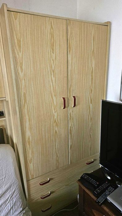 Conjunto de 2 roupeiros + estante