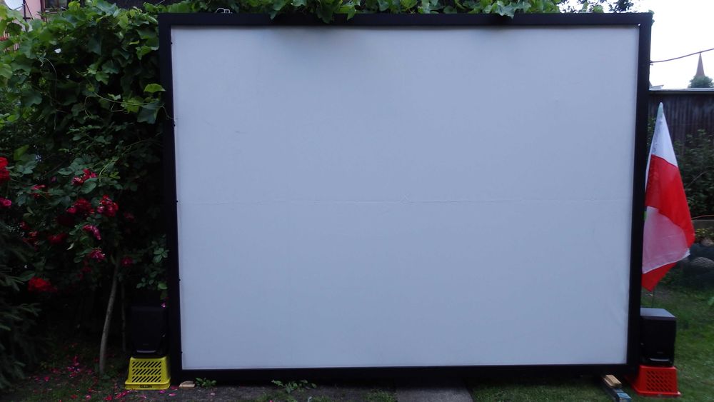 Ekran projekcyjny ramowy 314x237 cm.