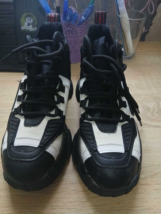 Продам кросівки 39 розмір